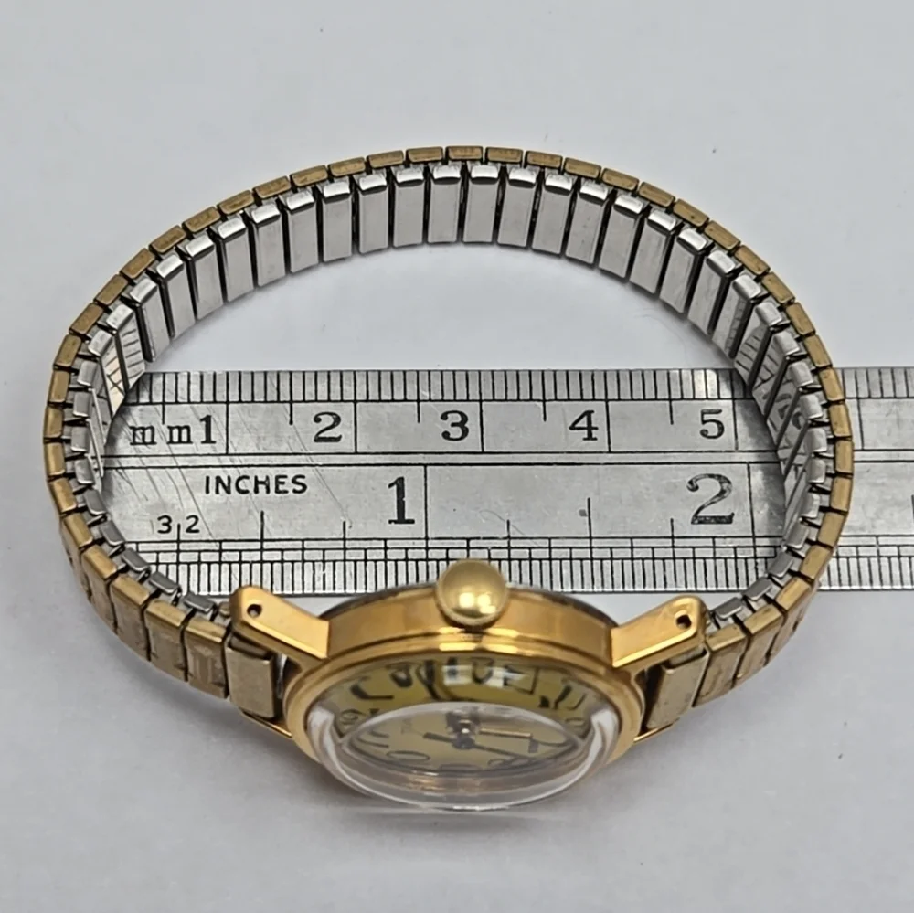 Womens Vintage Timex Petite Watch 25mm Gold Tone Retro Dial Manual Wind Runs
